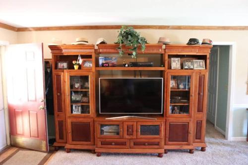 3-Bedroom Retreat with Private Yard in Hendersonville (TN)