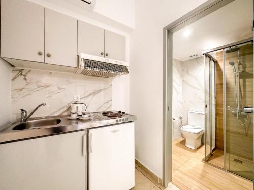 Bathroom, Akti Galinis - Beachfront Hotel in Armeni