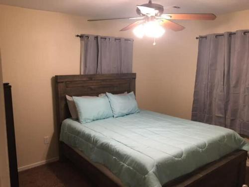 Be comfortable in a house close to base in Lawton, USA