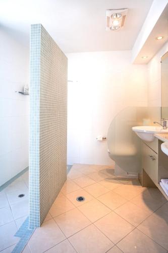 Live like a local In The Heart of Moffat Beach - image 5