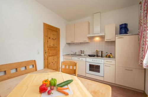 Kitchen, Hotel Pension Hubertus in Zell Am See