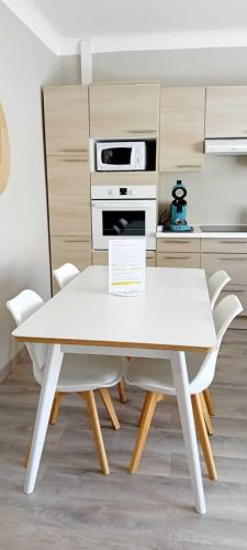 Instalaciones, La Falaisienne - Appartement pour 4 au cœur de Falaise - "Larès" (La Falaisienne - Appartement pour 4 au cœur de Falaise - "Lares") in Falaise