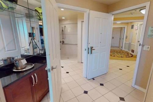 MGM Signature-12-718 Accessible Studio, Las Vegas (photo 9)