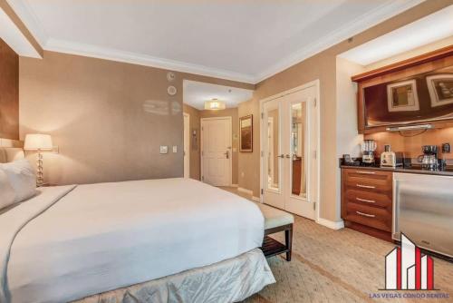 MGM Signature-17-703 Strip View Jacuzzi Studio, Las Vegas (photo 9)