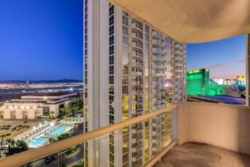 MGM Signature-16-702 1Br 2Ba Balcony Suite, Las Vegas (foto 2)