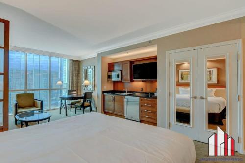 MGM Signature-Strip View Tower 2 Jacuzzi Studio, Las Vegas (photo 5)