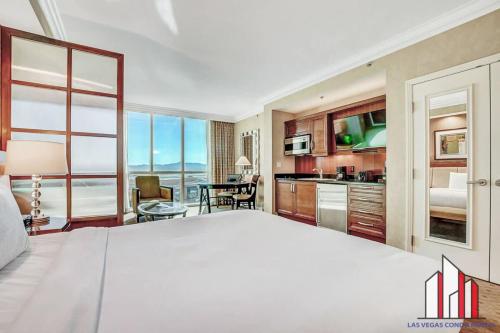 MGM Signature- Jacuzzi Studio Family Friendly, Las Vegas (photo 6)