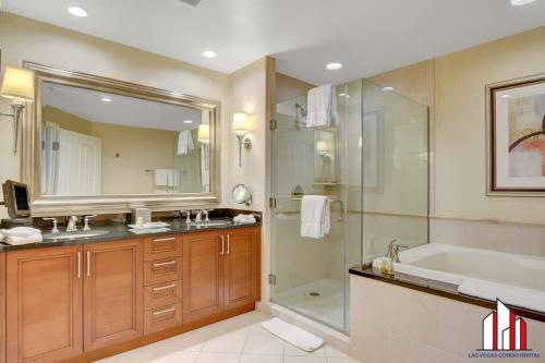 MGM Signature-18-703 Strip View Jacuzzi Studio, Las Vegas (zdjęcie 3)
