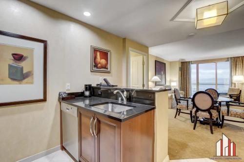 MGM Signature-15-620 1Br 2Ba Balcony Suite, Las Vegas (photo 7)