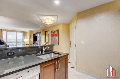 MGM Signature-15-620 1Br 2Ba Balcony Suite, Las Vegas (photo 8)