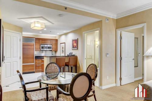 MGM Signature-15-620 1Br 2Ba Balcony Suite, Las Vegas (photo 9)