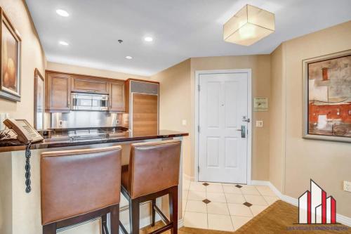 Signature 2Br3Ba balcony combo units 31-702 and 04, Las Vegas (photo 10)