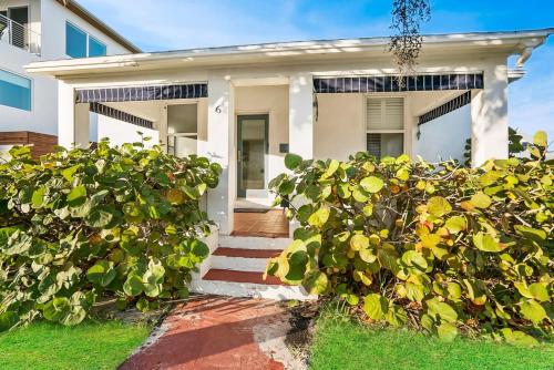 Beach Cottage! 100 Steps to the Sand Pets OK Private Deck! - image 2