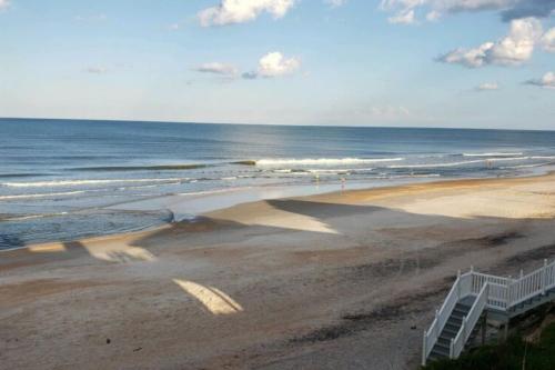 Spectacular Oceanfront! Blissful Balconies + BBQ