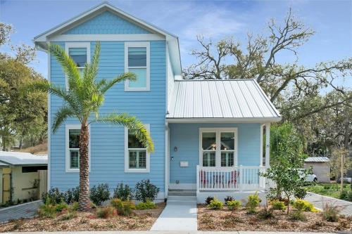 Blue House, Prime Location, Family Amenities, BBQ! in St. Augustine, USA