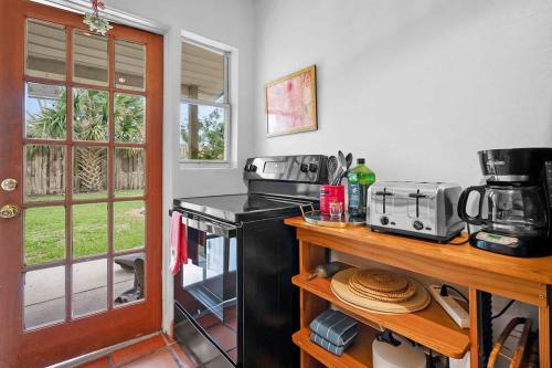 Pink House Prime Location! Walk to DT Pets OK! - image 10