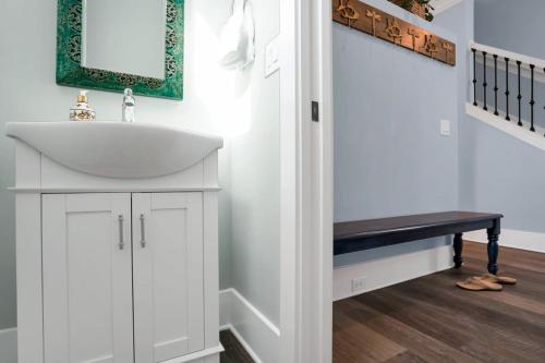 Blue House Prime Location Family Amenities BBQ! - image 6