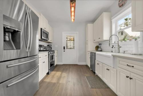 Charming Cottage w Pool, Walkable to Downtown in St. Augustine, USA