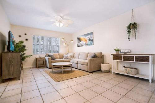 1 Block From St Aug Beach and A Street, Apt with Patio and Parking in St. Augustine, USA
