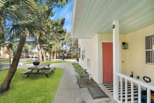 1 Block From St Aug Beach and A Street, Apt with Patio and Parking