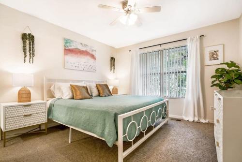 1 Block From St Aug Beach and A Street, Apt with Patio and Parking in St. Augustine, USA