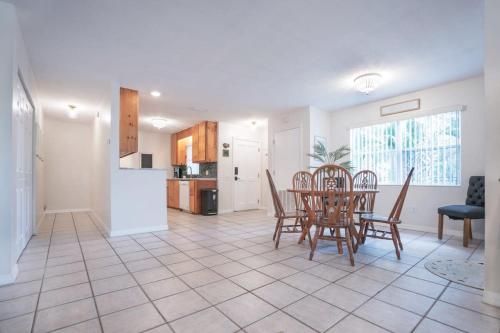 1 Block From St Aug Beach and A Street, Apt with Patio and Parking in St. Augustine, USA