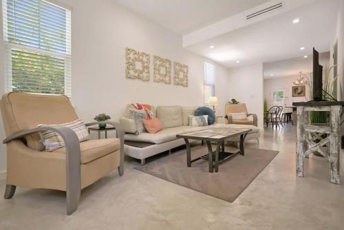 Downtown Home with Hot Tub BBQ Near Ice Plant! - image 10