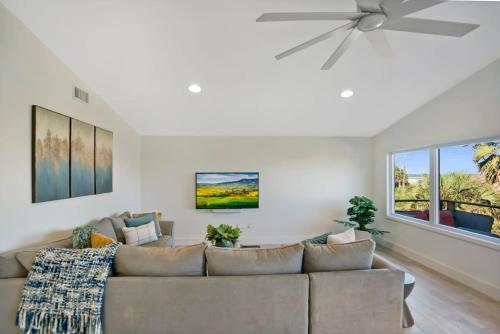 Ocean Views Retreat! Renovated Apt with Beach Bikes! in St. Augustine, USA
