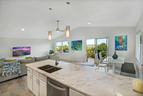 Ocean Views Retreat! Renovated Apt with Beach Bikes! in St. Augustine, USA