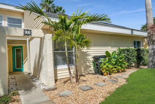 Sapphire Skies! Sweet Beach Condo Steps from the Sand and Surf