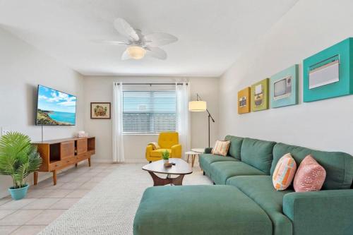 The Atomic Burst 50s Mid Century Apt in the Heart of St Aug Beach Steps to Sand Bites and Drinks in St. Augustine, USA