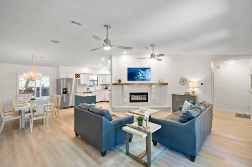 The St Augusdream Renovated Beach House Sleeps 8 Walk to Beach in St. Augustine, USA