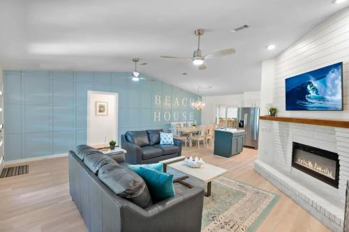The St Augusdream Renovated Beach House Sleeps 8 Walk to Beach in St. Augustine, USA