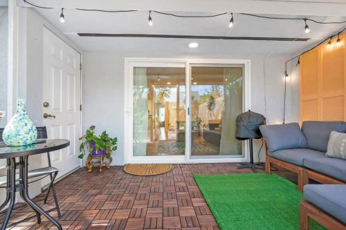 Surfs Up Minutes to Beach Dog Friendly 2 King Beds in St. Augustine, USA