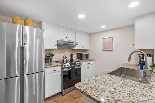 Surfs Up Minutes to Beach Dog Friendly 2 King Beds in St. Augustine, USA
