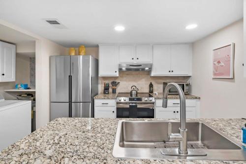 Surfs Up Minutes to Beach Dog Friendly 2 King Beds in St. Augustine, USA