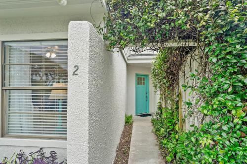 The Salty Saint Townhouse by the Beach in St. Augustine, USA