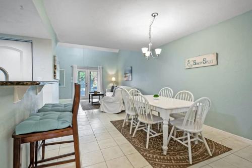 The Salty Saint Townhouse by the Beach in St. Augustine, USA
