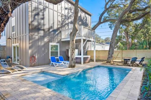 Downtown St Aug Home by Fountain of Youth Pool Spa by Beach Add Golf Cart