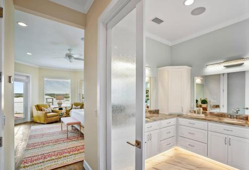 Luxury At The Beach Waterfront w Dock Pool 4 Beds Luxury At The Beach Waterfront w Dock Pool 4 Beds
