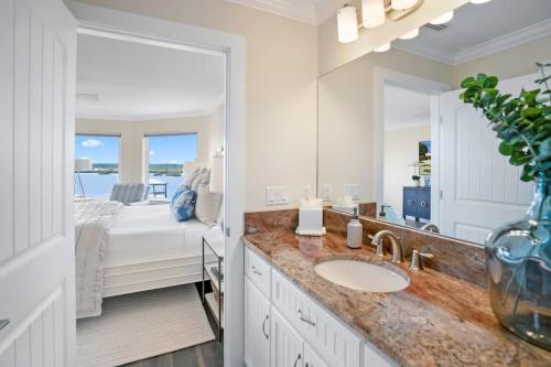 Luxury At The Beach Waterfront w Dock Pool 4 Beds Luxury At The Beach Waterfront w Dock Pool 4 Beds