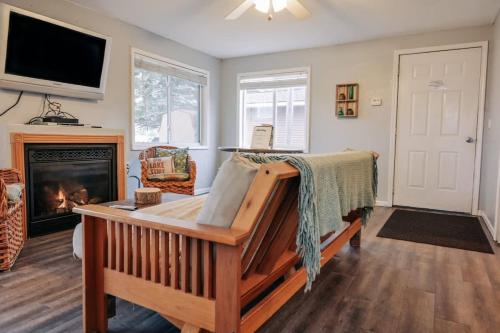 Beach Club of Oscoda Garden Cottage on the Lake in Oscoda, USA