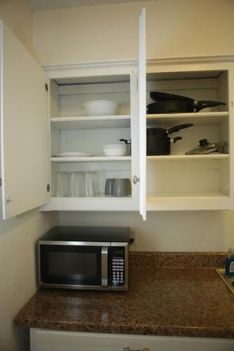 Apartment next to Fort Sill Entrance Gate - image 10