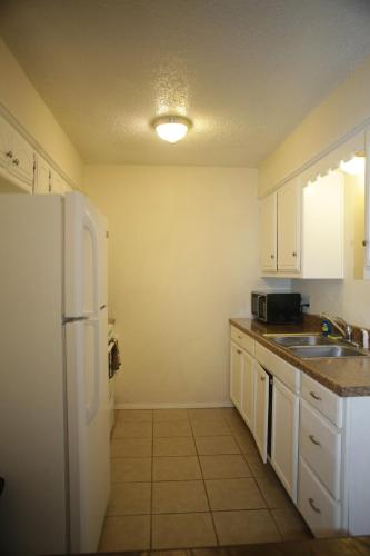 Apartment next to Fort Sill Entrance Gate - image 9