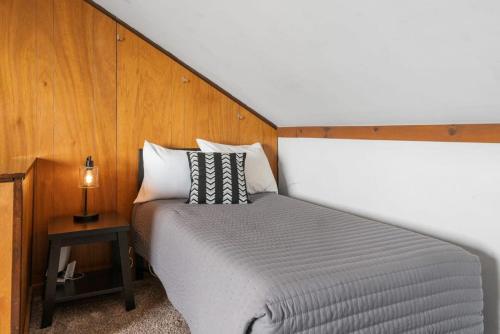 Fife Lake Lodge Multi-level Suite with Lake Views - image 7