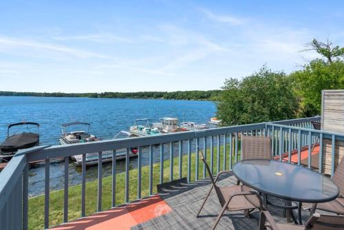 Fife Lake Lodge Multi-level Suite with Lake Views - image 12