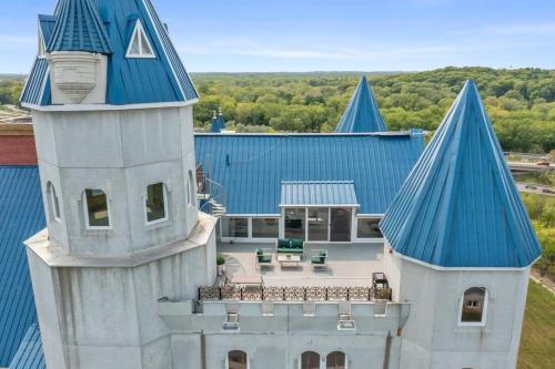Extravagant 3 Level Penthouse at The Grand Castle thumb 3