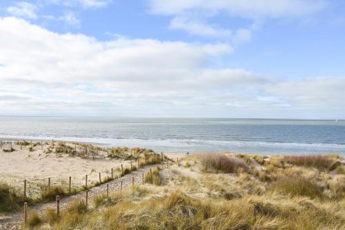 Strandhotel De Haan - image 2