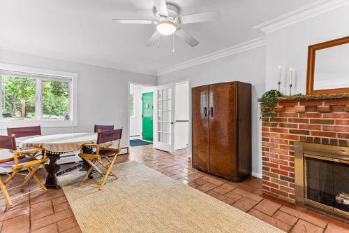 Charming 2BR Tudor-Style Apartment near MSU