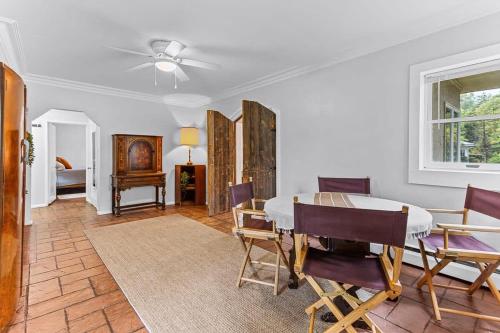 Charming 2BR Tudor-Style Apartment near MSU